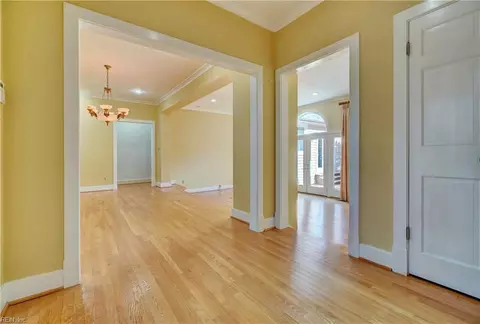 817 E Botetourt Ct, Norfolk, VA 23507 photo 5