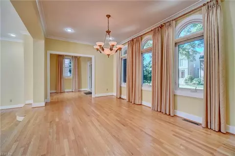 817 E Botetourt Ct, Norfolk, VA 23507 photo 9