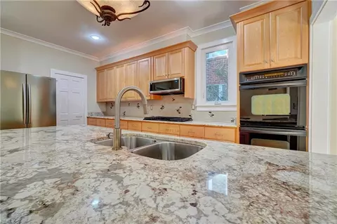 817 E Botetourt Ct, Norfolk, VA 23507 photo 12