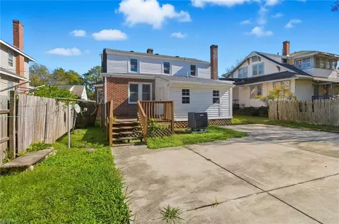 Exterior - 327 Cedar St, Suffolk, VA 23434 photo 6 of 8