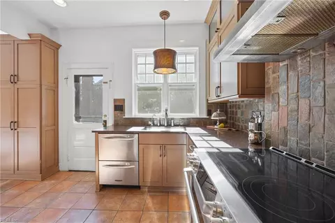 Kitchen - 611 Baldwin Ave, Norfolk, VA 23517 photo 3 of 5