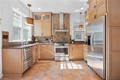 Kitchen - 611 Baldwin Ave, Norfolk, VA 23517 photo 2 of 5