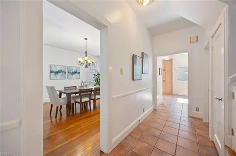 Entry Way - 611 Baldwin Ave, Norfolk, VA 23517 photo 6 of 9