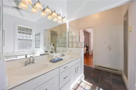 Bath - 611 Baldwin Ave, Norfolk, VA 23517 photo 4 of 6