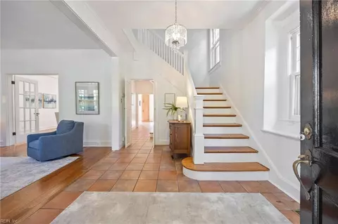 Entry Way - 611 Baldwin Ave, Norfolk, VA 23517 photo 2 of 9