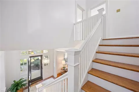Entry Way - 611 Baldwin Ave, Norfolk, VA 23517 photo 7 of 9