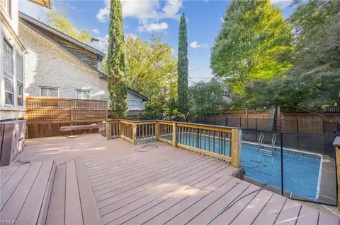 Exterior - 611 Baldwin Ave, Norfolk, VA 23517 photo 7 of 10