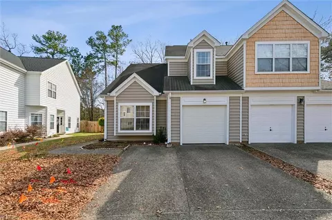 121 Dorothy Dr, Yorktown, VA 23692