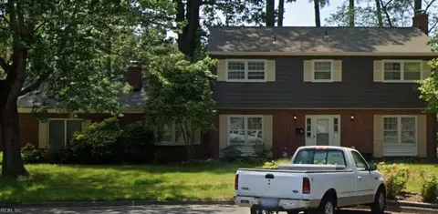 4 Alexander Dr, Hampton, VA 23664
