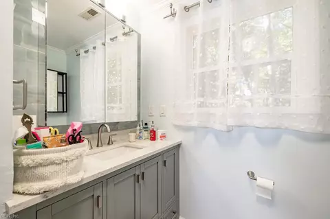 Bath - 1960 Paddock Rd, Norfolk, VA 23518 photo 6 of 7