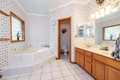 Bath - 1960 Paddock Rd, Norfolk, VA 23518 photo 3 of 7