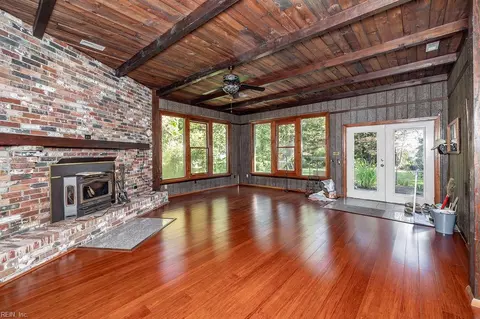 Living - 1960 Paddock Rd, Norfolk, VA 23518 photo 8 of 13