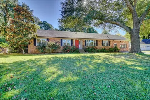 517 Dent Pl, Chesapeake, VA 23325