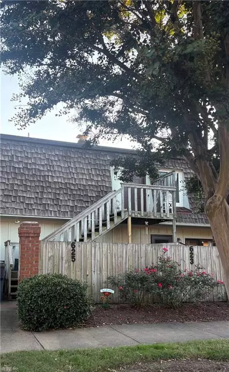 625 Ocean Lakes Dr, Virginia Beach, VA 23454