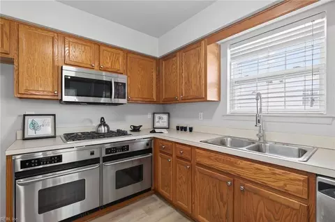 Kitchen - 28 Allison Sutton Dr, Hampton, VA 23669 photo 2 of 3