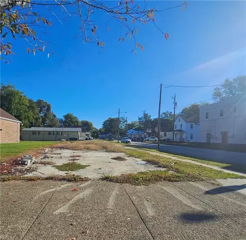 3200 Chestnut Ave, Newport News, VA 23607