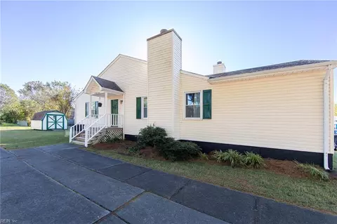 77 Cooper Dr, Portsmouth, VA 23702