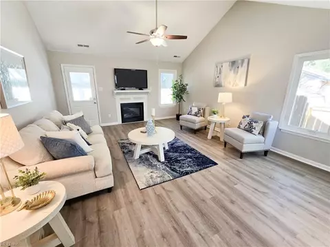 728 Bloom Ave, Chesapeake, VA 23325