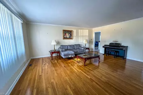 Living - 13 Beatrice Dr, Hampton, VA 23666 photo 2 of 6