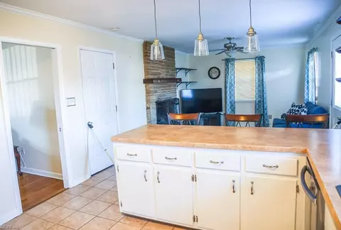 Kitchen - 13 Beatrice Dr, Hampton, VA 23666 photo 4 of 4
