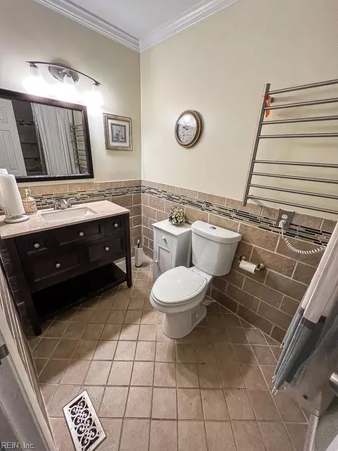 Bath - 13 Beatrice Dr, Hampton, VA 23666 photo 1 of 6