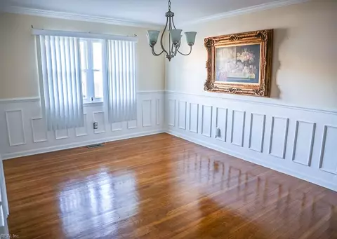 Living - 13 Beatrice Dr, Hampton, VA 23666 photo 4 of 6