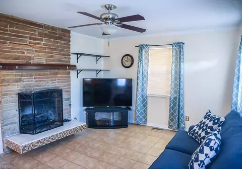 Living - 13 Beatrice Dr, Hampton, VA 23666 photo 6 of 6