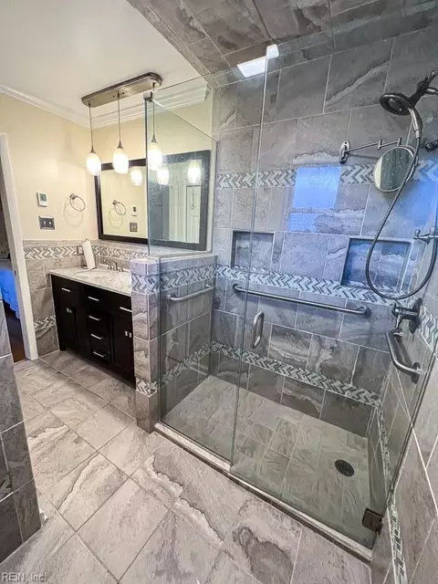 Bath - 13 Beatrice Dr, Hampton, VA 23666 photo 5 of 6