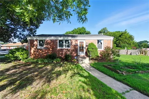 2904 Berkley Ave, Chesapeake, VA 23325
