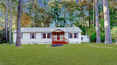 2146 Buccaneer Blvd, Greenbackville, VA 23356