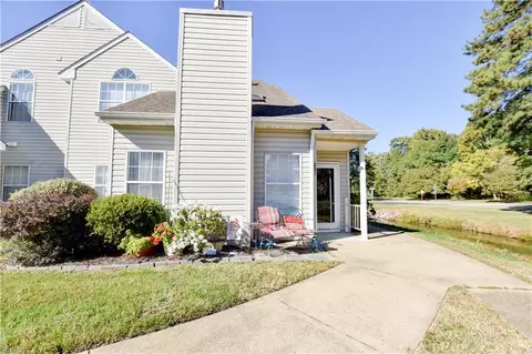 207 Andover Ct, Yorktown, VA 23693