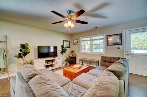 Living - 509 Plainfield Ave, Chesapeake, VA 23320 photo 2 of 2