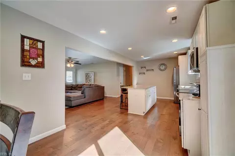Entry Way - 509 Plainfield Ave, Chesapeake, VA 23320 photo 1 of 2