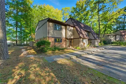 1001 Willow Green Dr, Newport News, VA 23602