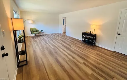 Living - 175 Sheppard Dr, Williamsburg, VA 23185 photo 2 of 3