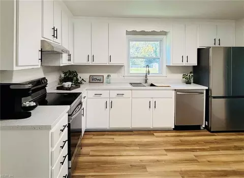 Kitchen - 175 Sheppard Dr, Williamsburg, VA 23185 photo 2 of 2