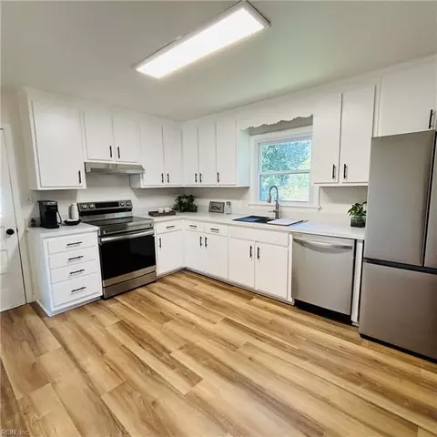 Kitchen - 175 Sheppard Dr, Williamsburg, VA 23185 photo 1 of 2