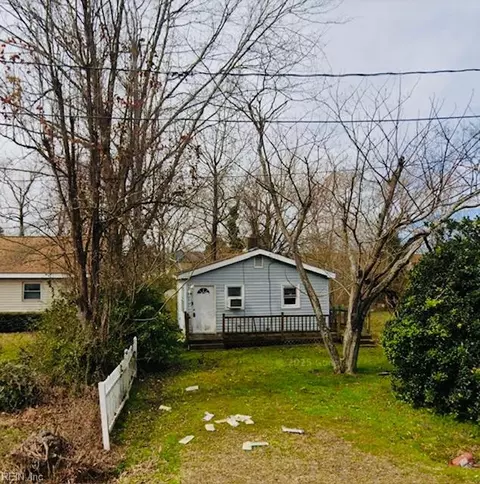 811 Mullen Rd, Chesapeake, VA 23320