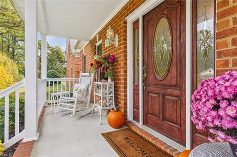 Exterior - 22 Willow Rd, Hampton, VA 23664 photo 4 of 9