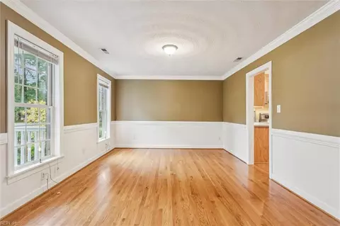 Living - 22 Willow Rd, Hampton, VA 23664 photo 6 of 6