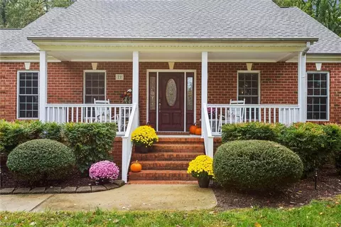 Exterior - 22 Willow Rd, Hampton, VA 23664 photo 2 of 9