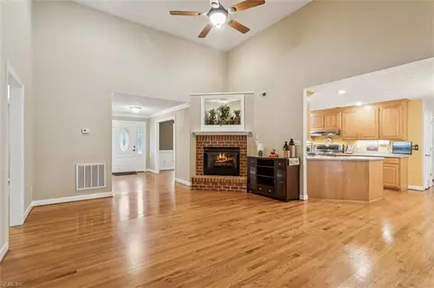 Living - 22 Willow Rd, Hampton, VA 23664 photo 3 of 6