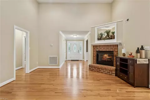 Living - 22 Willow Rd, Hampton, VA 23664 photo 4 of 6