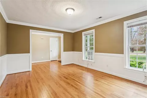 Living - 22 Willow Rd, Hampton, VA 23664 photo 5 of 6