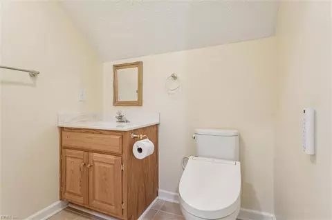 Bath - 22 Willow Rd, Hampton, VA 23664 photo 3 of 3