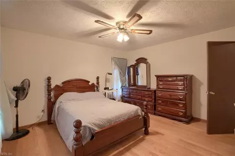 Bedroom - 5111 Duchess Ln, Gloucester, VA 23061 photo 5 of 5