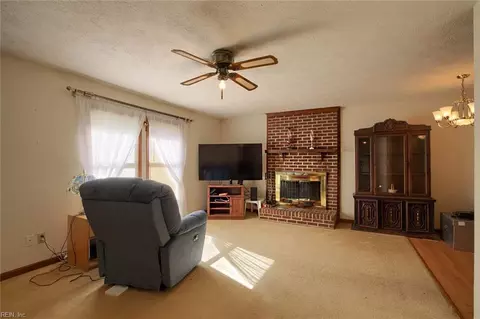 Living - 5111 Duchess Ln, Gloucester, VA 23061 photo 2 of 2