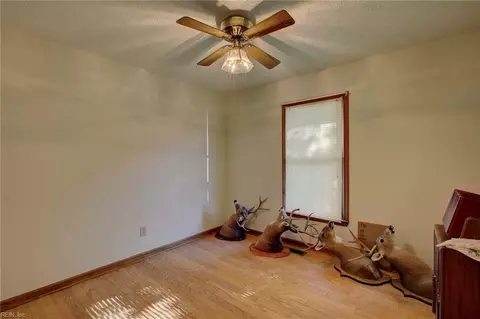 Bedroom - 5111 Duchess Ln, Gloucester, VA 23061 photo 1 of 5
