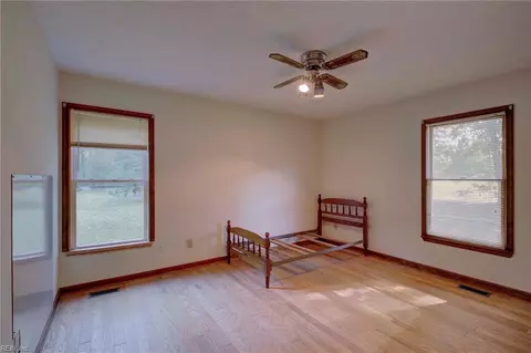 Bedroom - 5111 Duchess Ln, Gloucester, VA 23061 photo 2 of 5