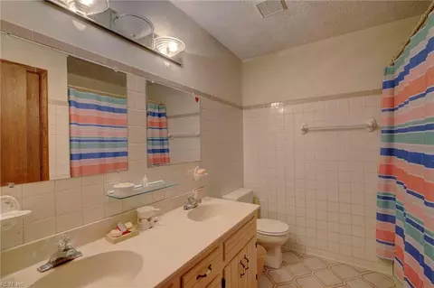 Bath - 5111 Duchess Ln, Gloucester, VA 23061 photo 1 of 2